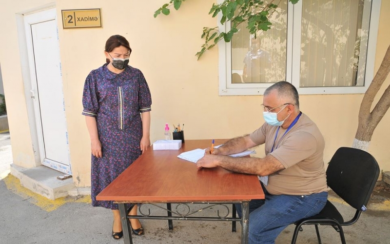 Könüllü orduya yazılmış icra başçısını “topa tutdular” 