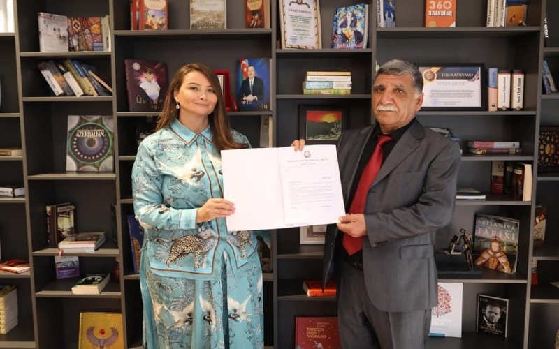 Qənirə Paşayeva aktyor Midhət Aydını təbrik edib ‐  FOTO
