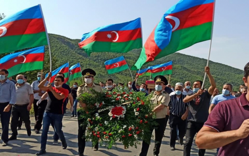 Hakimiyyət şəhid zabitlərimizin dəfni ilə başlayan yürüşü böyük xalq izdihamına çevirməlidir 