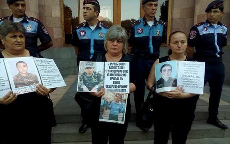 Erməni analar aksiyaya başladı -  İrəvana giriş-çıxış bağlandı