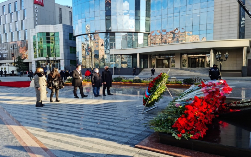  AY Partiya üzvləri Xocalı soyqırımı abidəsini ziyarət edib -  FOTOLAR