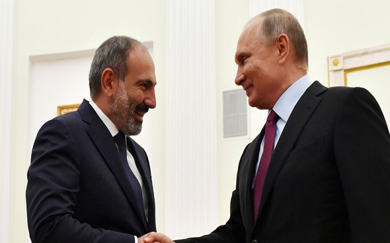Paşinyan Putinlə görüşdə gülünc vəziyyətə düşdü -  VİDEO
