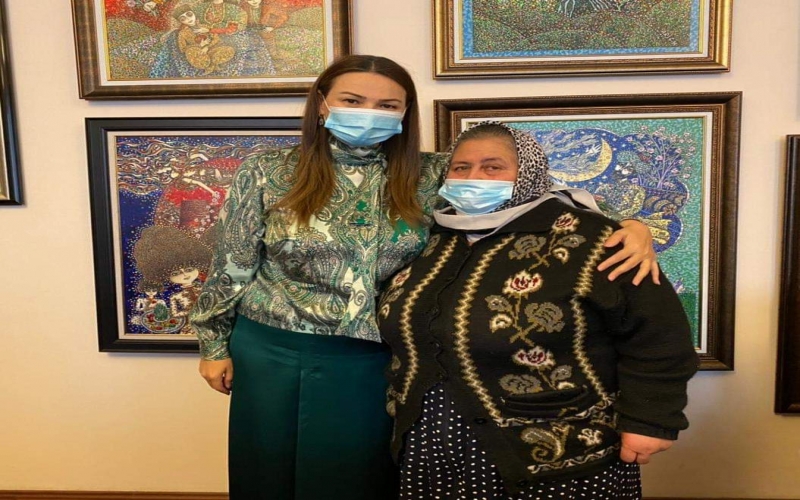 Millət vəkili şəhid anası ilə görüşüb 