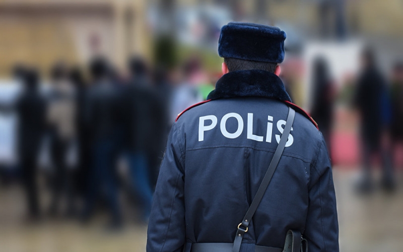 Avtomobili polisin üzərinə sürən şəxslə bağlı rəsmi  AÇIQLAMA