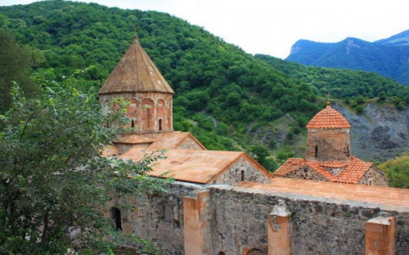 Azərbaycan erməni din xadimlərini Xudavəng monastırına buraxmır -  Erməni din xadimi