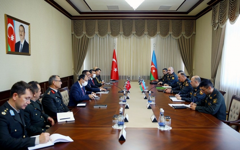 Kərim Vəliyev türkiyəli nazir müavini ilə görüşüb 