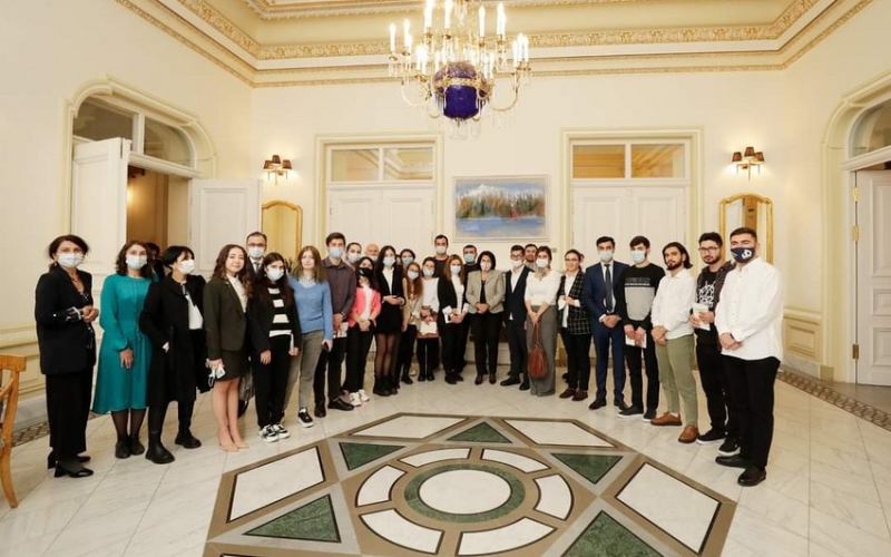 Gürcüstan Prezidenti azərbaycanlı gənclərlə görüşüb 