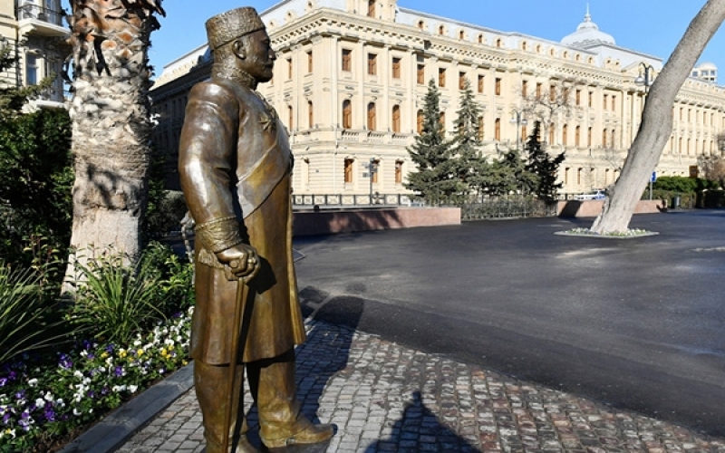 Hacı Zeynalabdin tarixdə zəngin kimi yox, məhz xeyriyyəçi kimi qalıb 