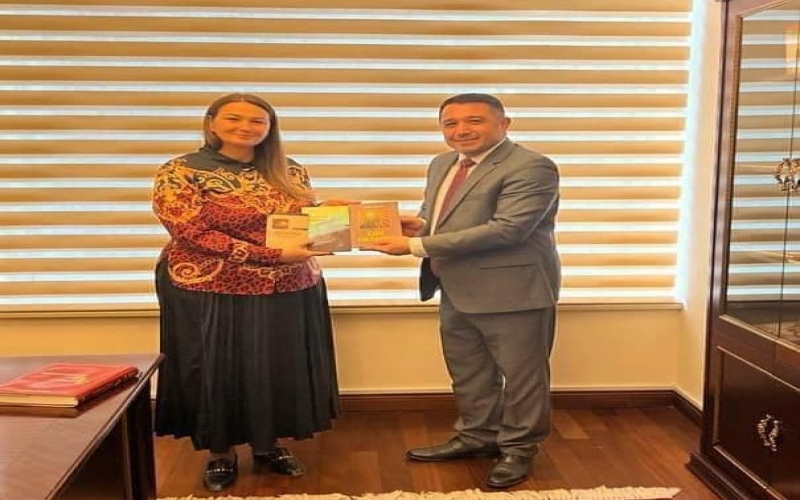 Qənirə Paşayeva bir qrup ziyalı, sənətçi və vətəndaşla görüşüb 