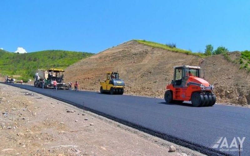 Laçın şəhərinə daxil olmadan yeni avtomobil yolunun asfaltlanmasına başlanıldı -   FOTO