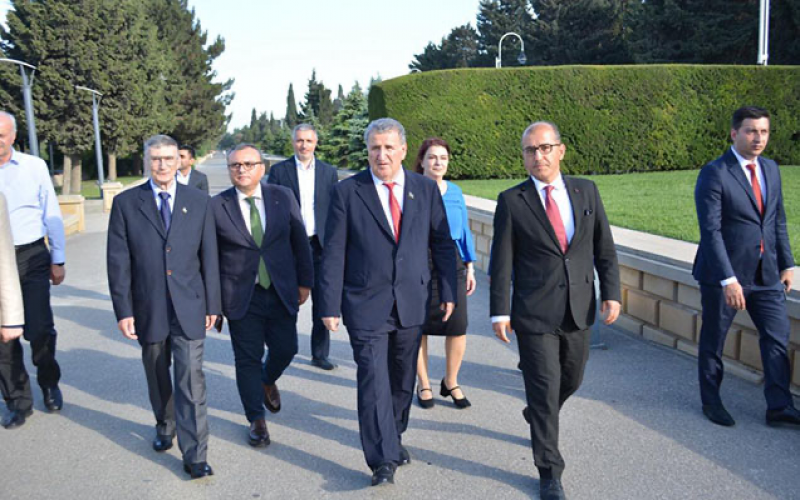 Dünyaca məşhur alim Bakıya gəlib -  FOTOLAR