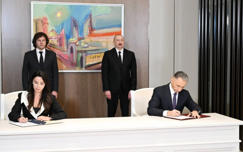 Bakı-Tbilisi-Qars dəmir yolunun modernləşdirmə işlərinin yekun protokolu təsdiqləndi 