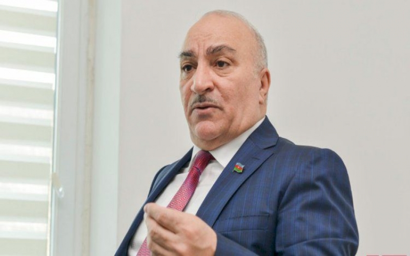 70 yaşlı sabiq deputat çardaqdan yıxıldı,  ayağı əzildi