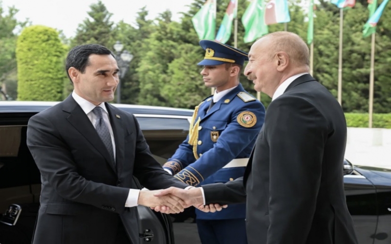 Azərbaycan Prezidenti türkmənistanlı həmkarını qarşıladı 