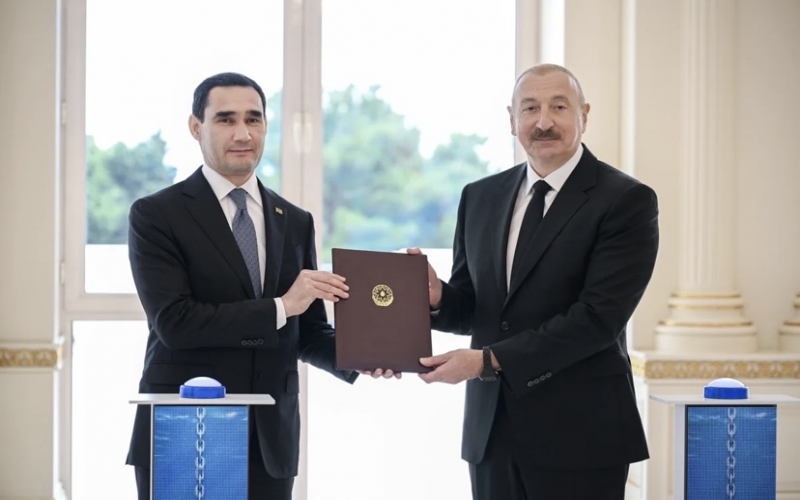 Azərbaycan Türkmənistana tanker hədiyyə etdi 